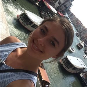 Meet your Posher, Monika